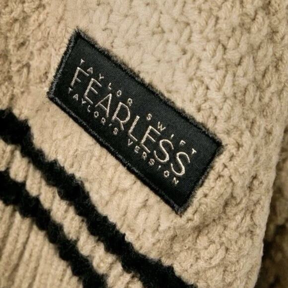 SHIPS IN 24 HRS Taylor Swift FEARLESS CARDIGAN In Hand Brand New LARGE - Picture 3 of 8